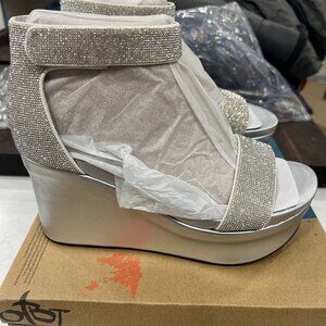 NIB OTBT Status Silver Rhinestone Wedge Sandals | Women’s Size 10